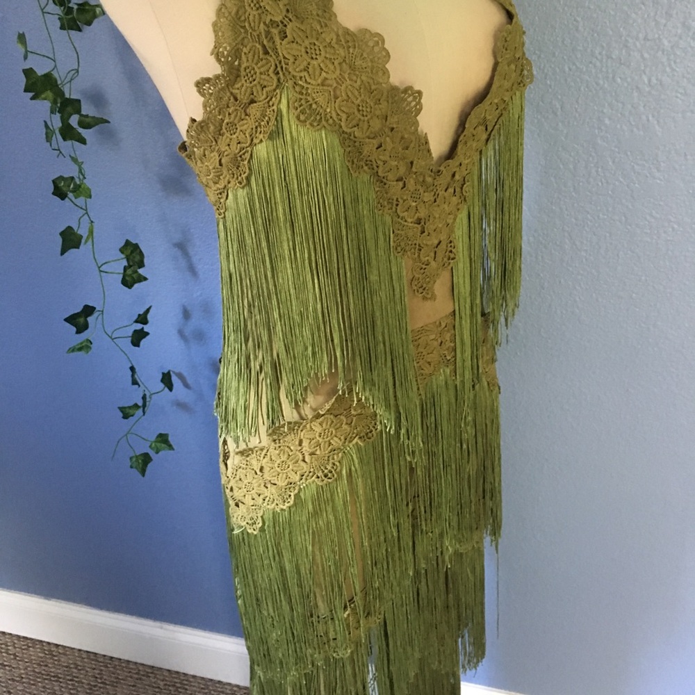 Previously owned and only worn twice. - Picture 4 of 8